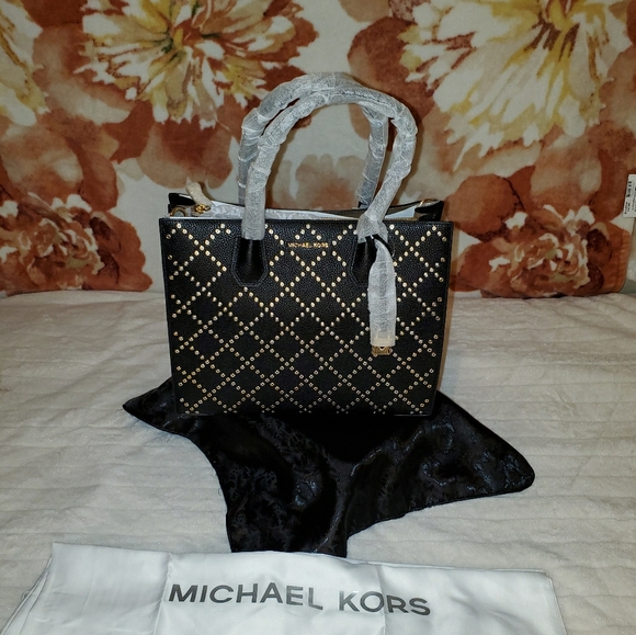 Nwt large Michael Kors Mercer stud & Grommet tote - Picture 1 of 3
